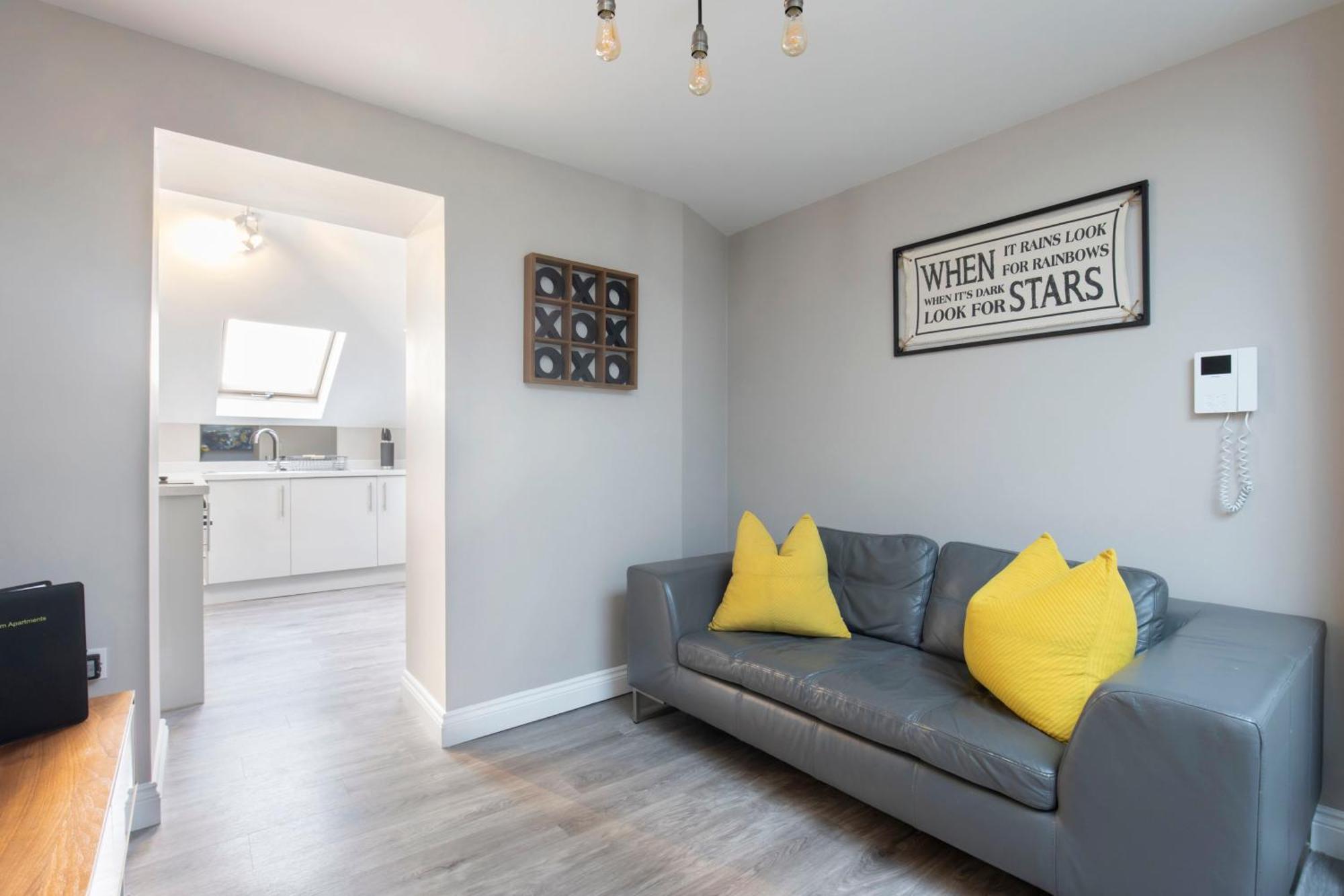 Elliot Oliver - Modern 2 Bedroom Town Centre Apartment Cheltenham Eksteriør billede