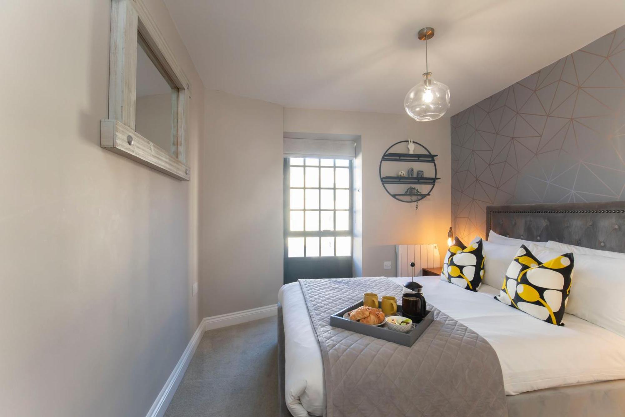 Elliot Oliver - Modern 2 Bedroom Town Centre Apartment Cheltenham Eksteriør billede