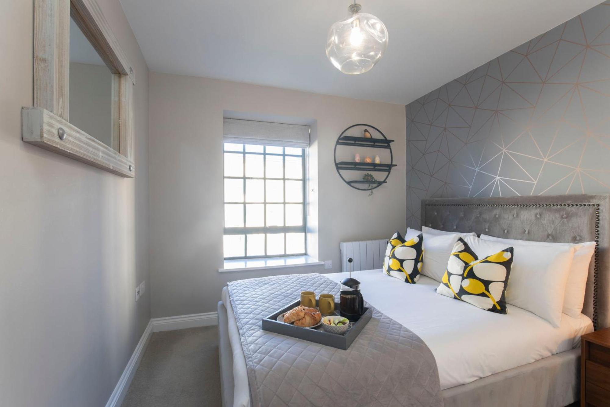 Elliot Oliver - Modern 2 Bedroom Town Centre Apartment Cheltenham Eksteriør billede
