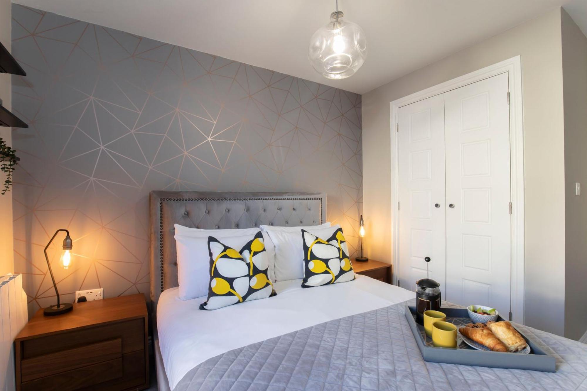 Elliot Oliver - Modern 2 Bedroom Town Centre Apartment Cheltenham Eksteriør billede